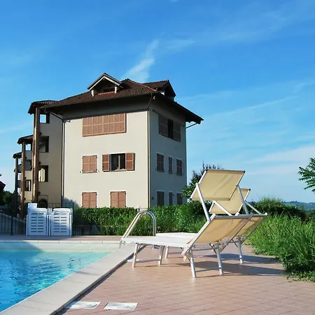 Under The Village. House And Swimming Pool דירה